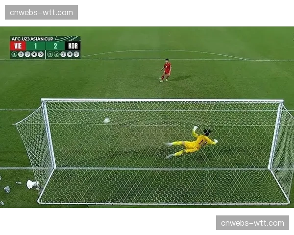 特写:南特门将扑出点球后挑衅主场球迷,引发短暂冲突 特写:南特门将扑出点球后挑衅主场球迷,引发短暂冲突