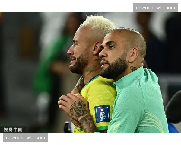 官方：雷恩与24岁后卫阿德里安-特鲁福特续约至2029年